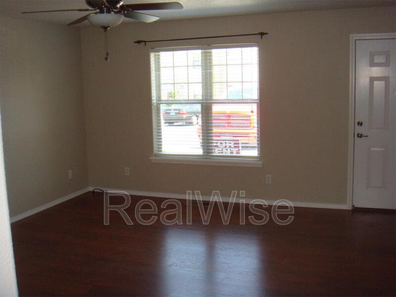 Medford Townhome: 450 Midway