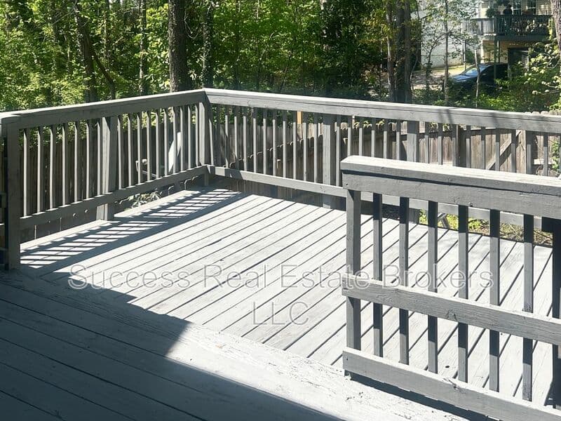 Kennesaw House: 1016 Kennesborough Rd NW