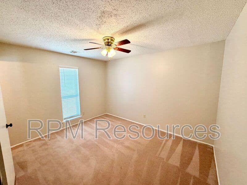 Yukon House: 105 N Eastgate Dr