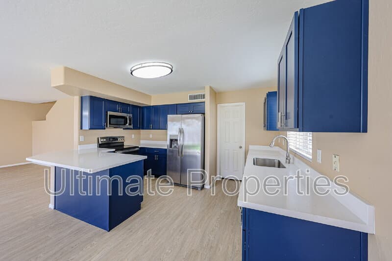 Surprise House: 11911 N 148th Ave