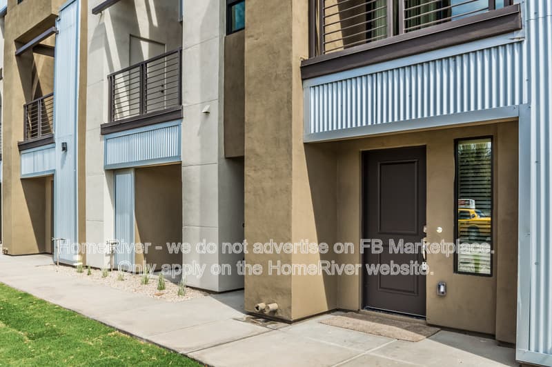 Tempe Townhome: 1000 W 5th St