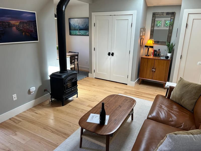 Mill Valley House: 8 Locke Ln