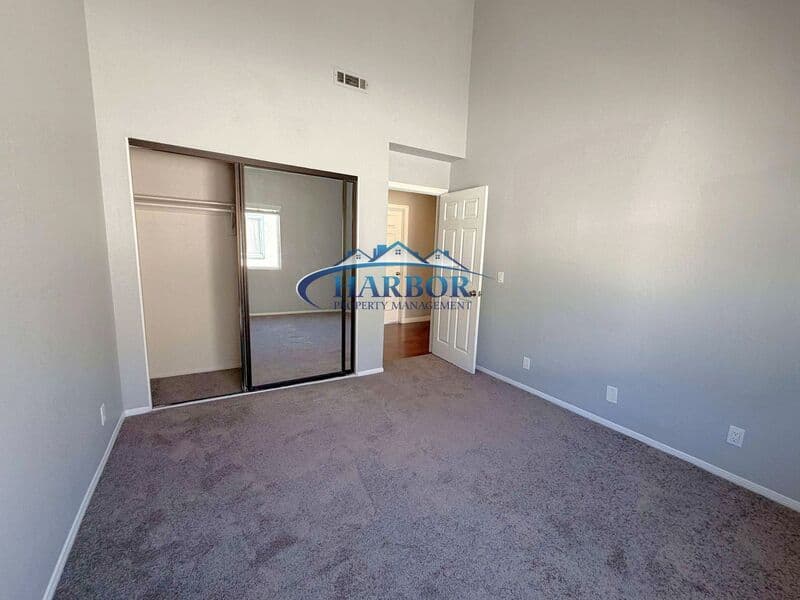 Long Beach Townhome: 533 Walnut Avenue