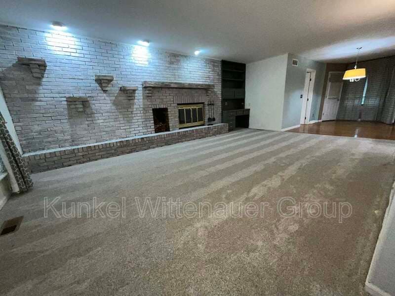 Belleville House: 43 Powder Creek Dr