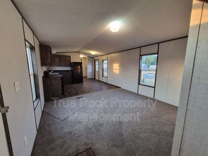 Ada House: 16213 County Road 1525