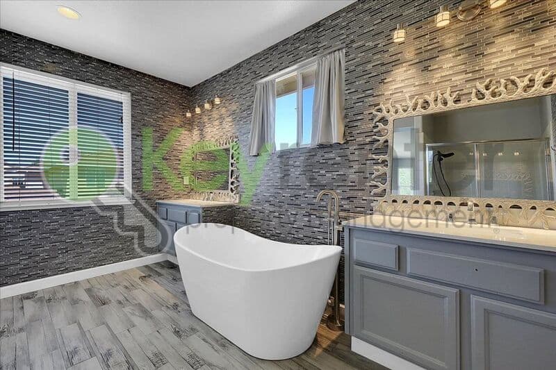 Lincoln House: 1740 Allenwood Circle