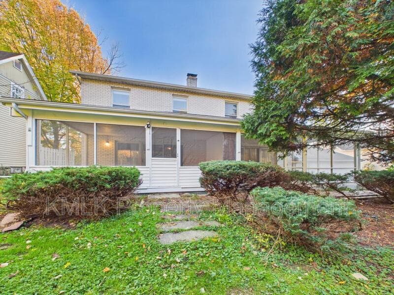 Twinsburg House: 2937 Cannon Rd