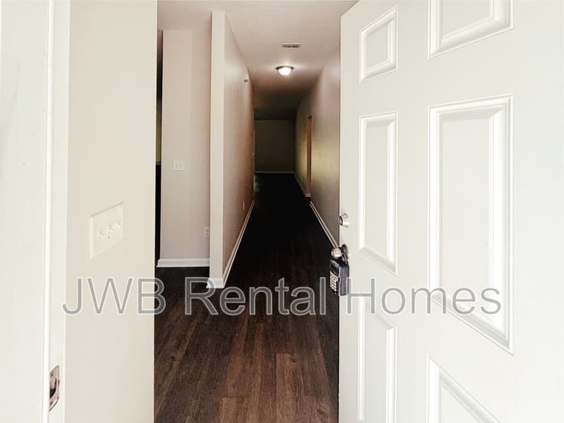 Jacksonville House: 4016 Spring Glen Rd