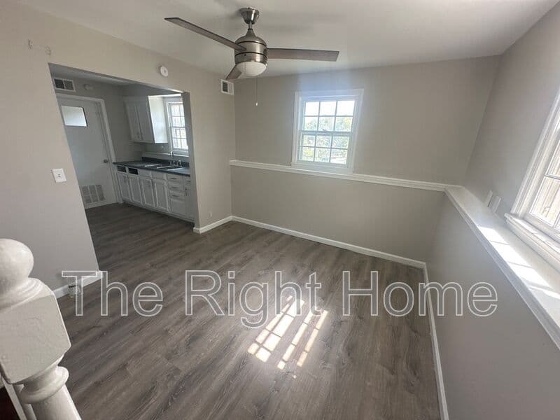 Omaha House: 6735 N 34th St