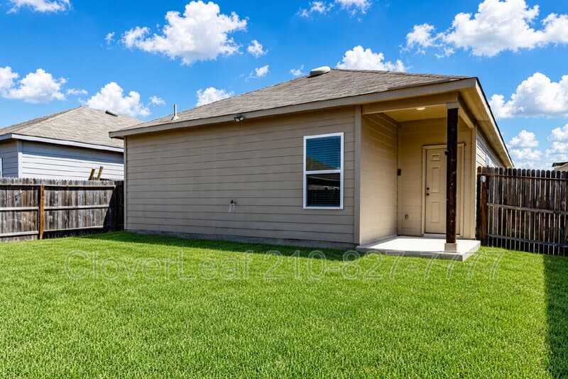 Elmendorf House: 14635 Hackamore Way