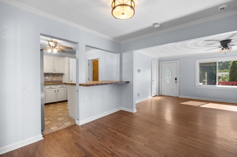 Chesapeake House: 1204 Fontana Avenue