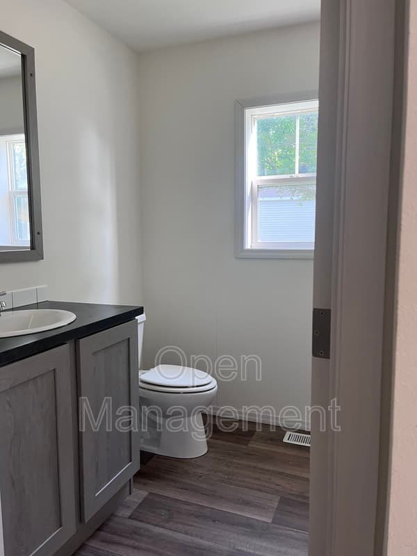 Ankeny House: 2301 Southwest Oralabor Road