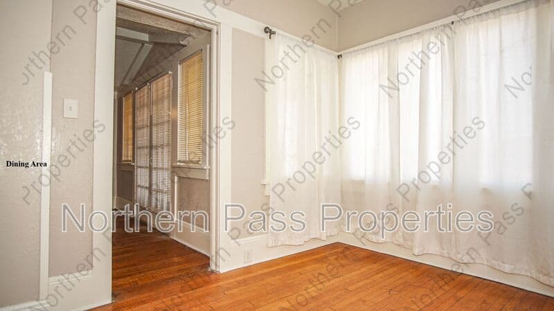 El Paso House: 7600 Franklin Dr. Front