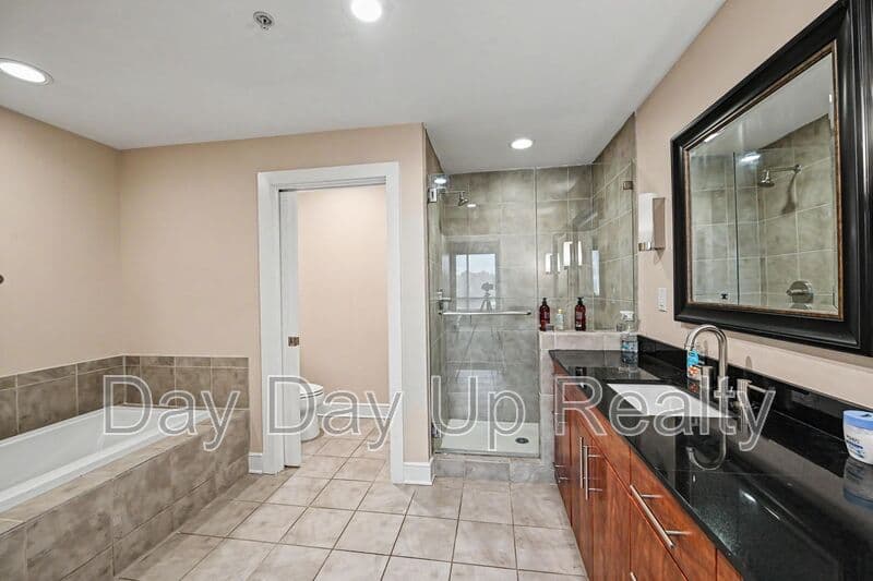 Atlanta House: 222 12th Street NE