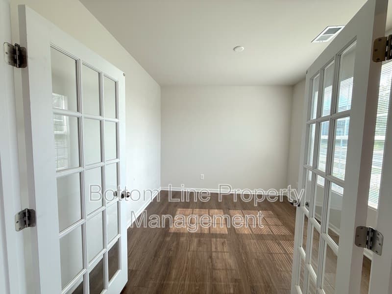 Charlotte Townhome: 15708 Country House St
