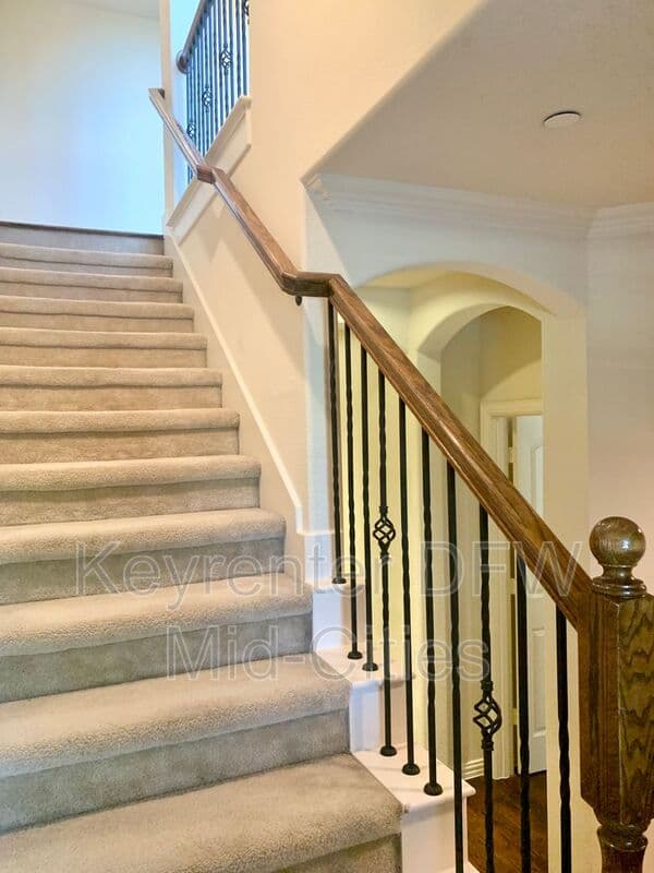 Irving House: 6463 Las Colinas Blvd