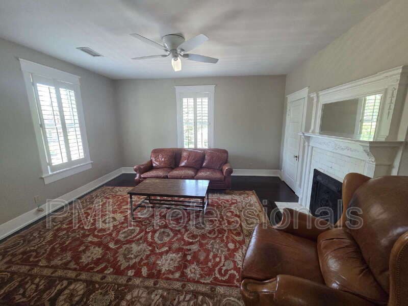 Murfreesboro House: 401 E Main St