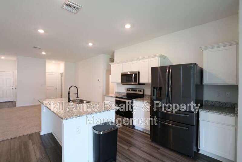 Zephyrhills House: 35552 Shade Fern La