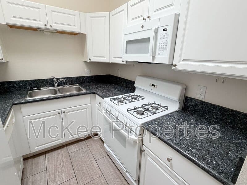 San Diego Condo: 3028 Juniper Street