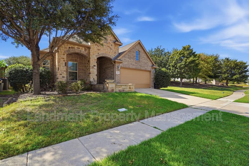 McKinney House: 11809 Bertram