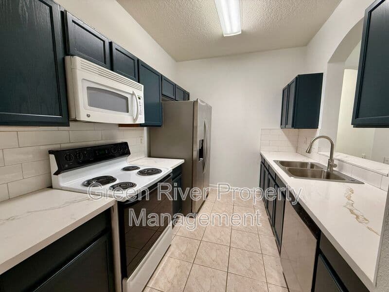 Jacksonville House: 10550 Baymeadows Road
