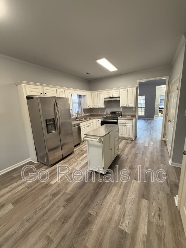 Calera House: 975 McAllister Drive