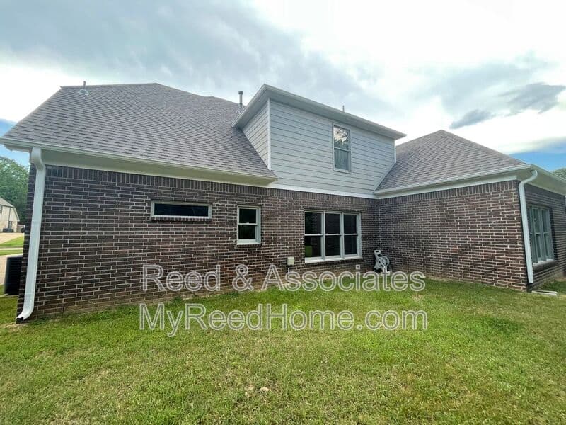 Arlington House: 4720 Hampton Ridge Ln.