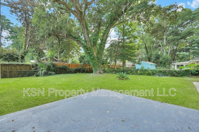 Savannah House: 117 Windsor Road
