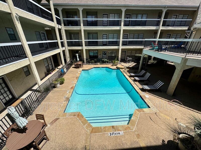 Dallas House: 4800 W Lovers Lane