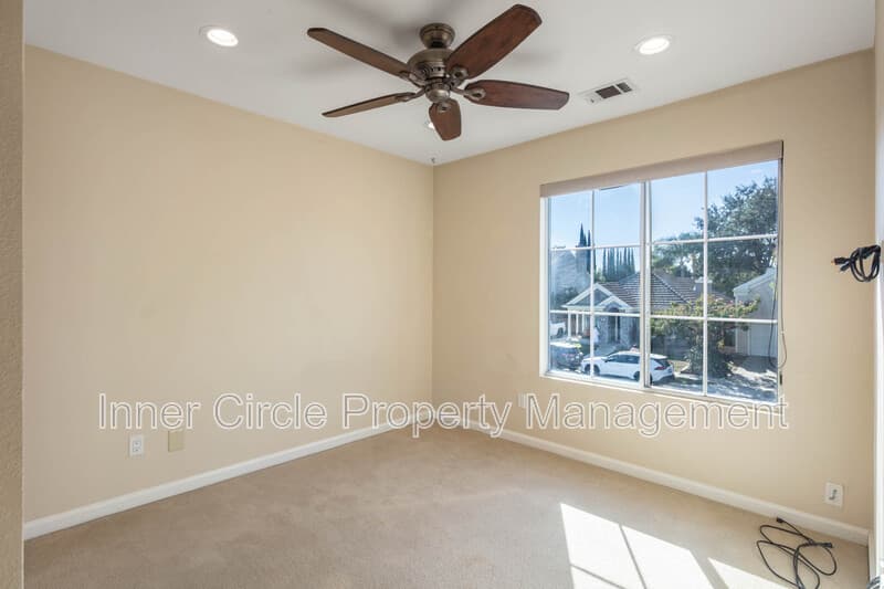 Brentwood House: 342 Chaucer Drive