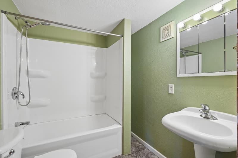 Sully House: 604 8th Avenue