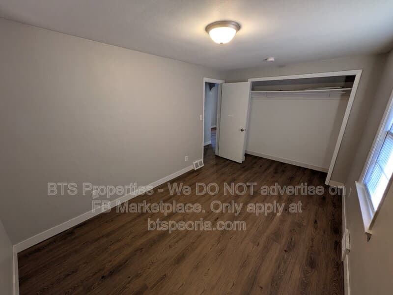 Peoria Heights Condo: 1221 East Moneta Avenue