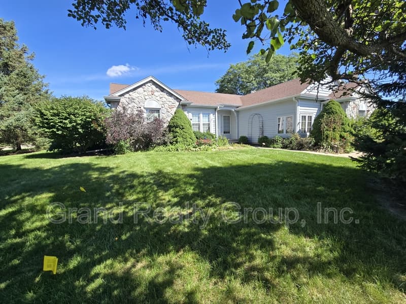 Lake Villa House: 128 Juniper Court