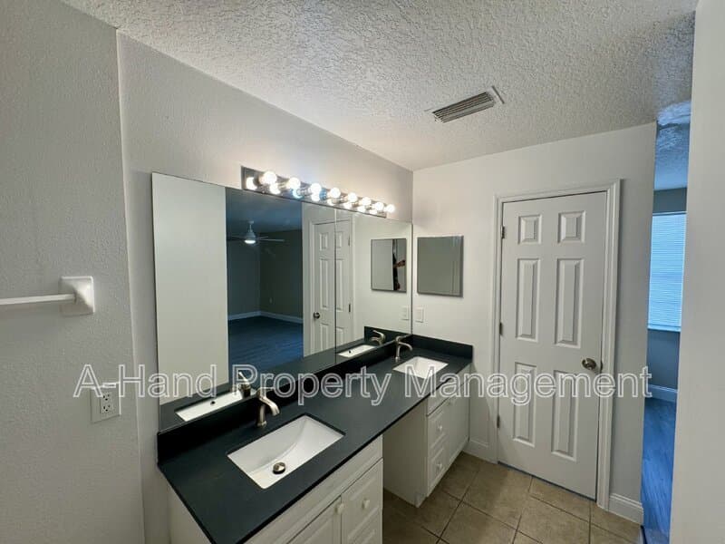 Davenport Condo: 522 Australian Way