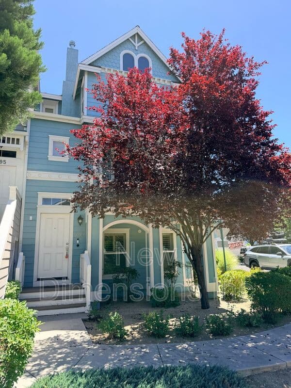 Reno House: 299 Gramercy Lane