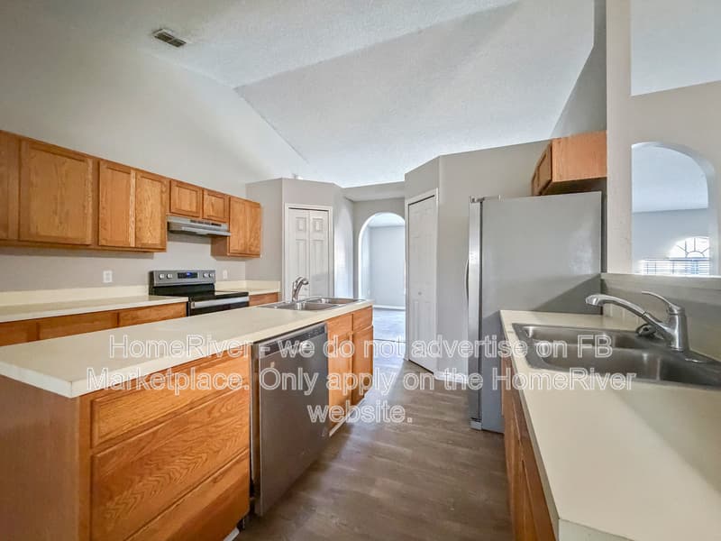 Jacksonville House: 4130 Broad Creek Ln