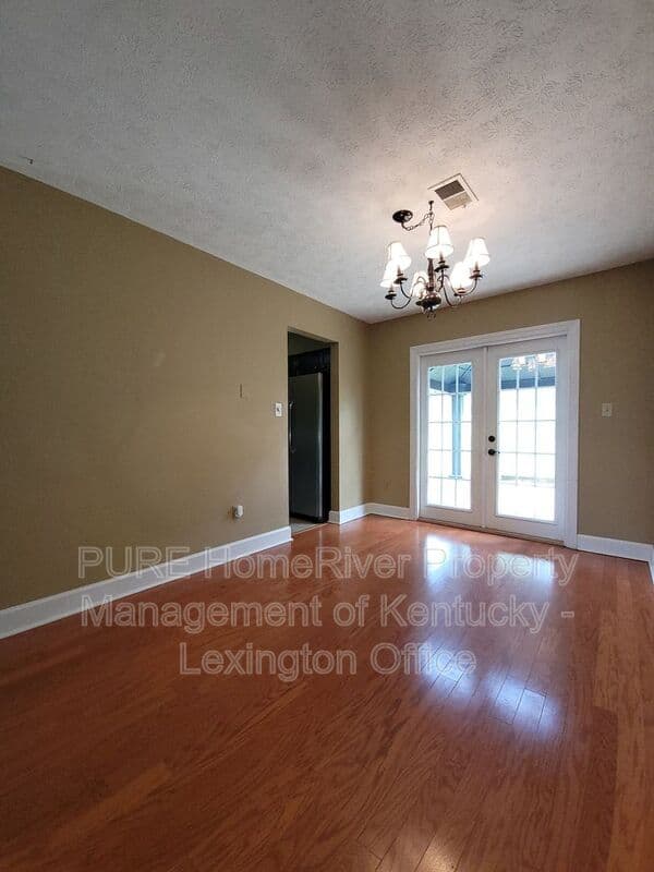 Richmond House: 106 Hammons Dr