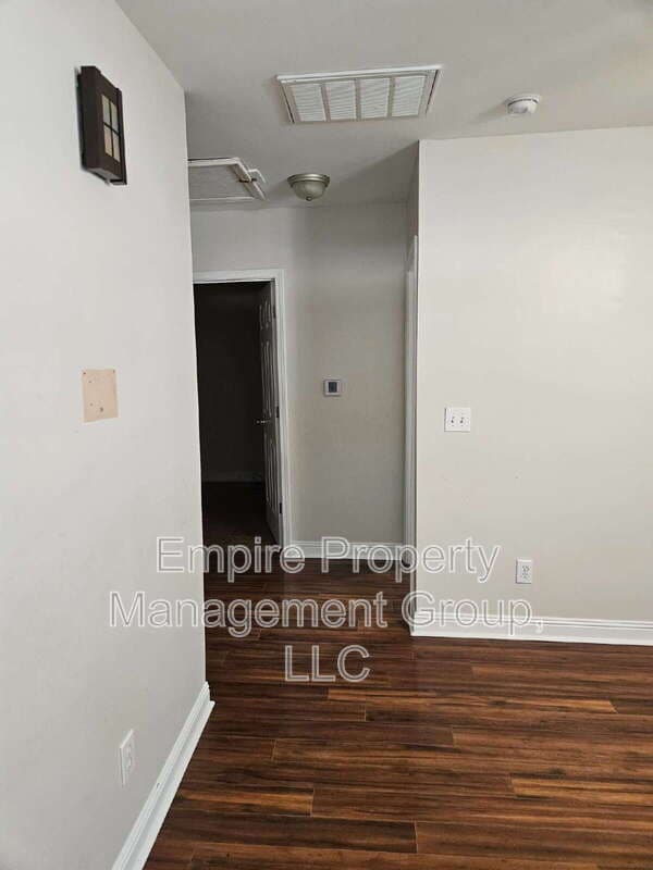 Columbia House: 2728 Kingswood Dr