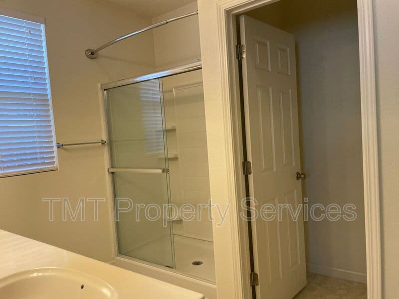 Elk Grove House: 10408 Siltstone Way