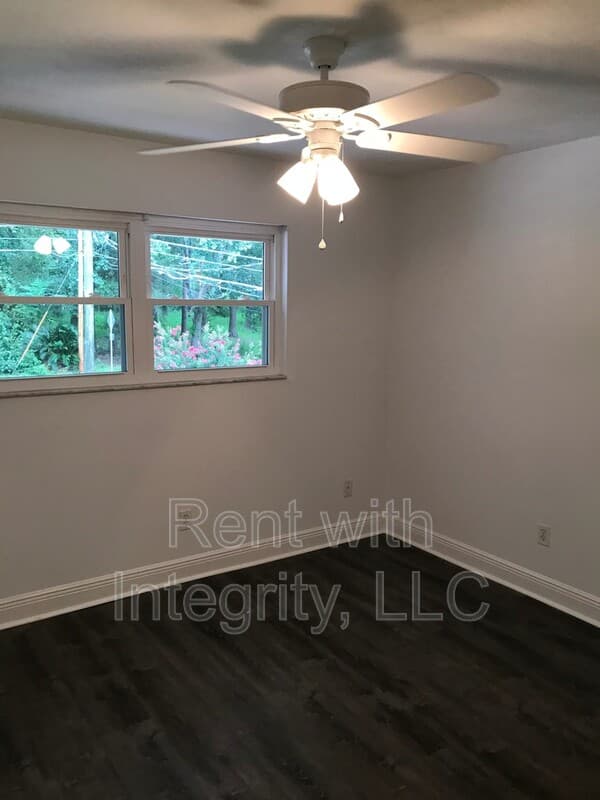 Tallahassee House: 1502-C Pullen Rd