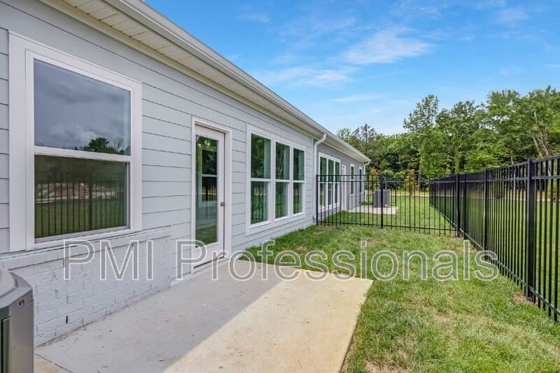 Murfreesboro Townhome: 2035 Grace Johns Circle