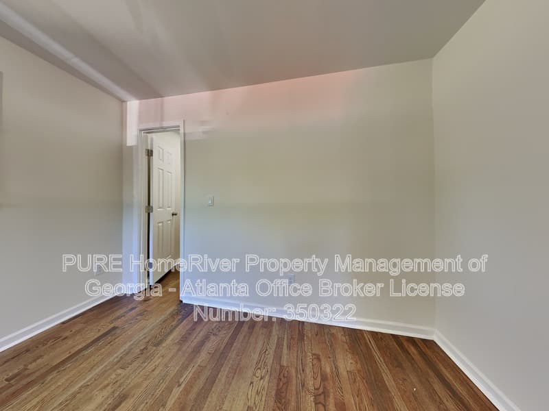 Atlanta House: 1127 Valley View Rd SE