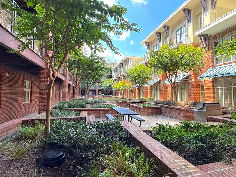 Charlotte Condo: 1101 W 1St St
