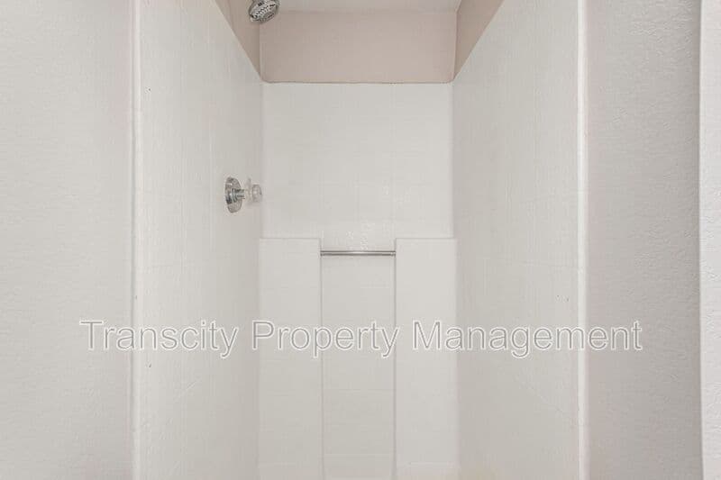 Scottsdale House: 8020 E Thomas Rd