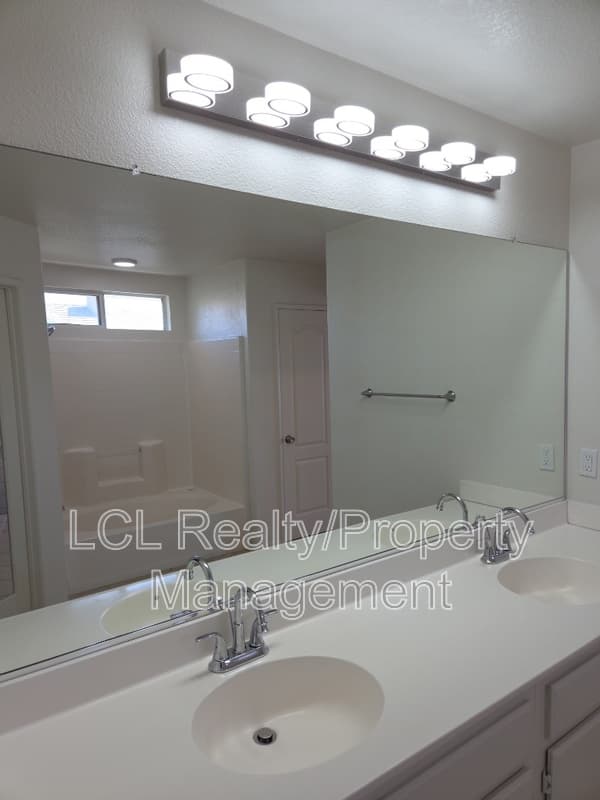 Eastvale House: 6563 Peridot Ct