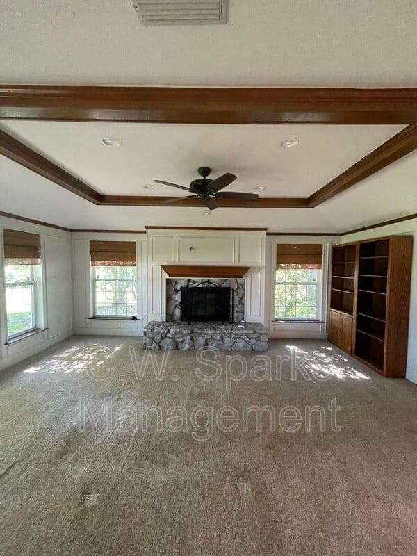 Rockwall House: 3494 N Stodghill Rd
