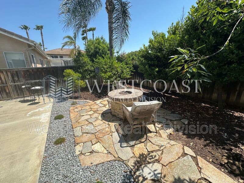 Murrieta House: 26719 Evergreen Avenue