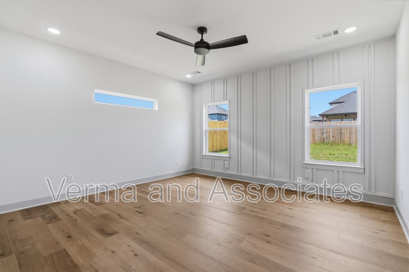Centerton House: 1071 Whistler St