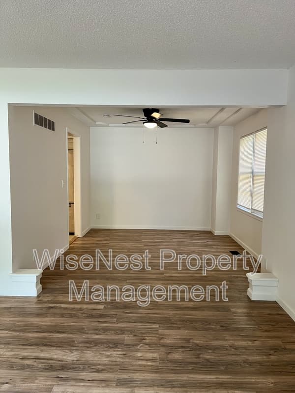 Olathe House: 1920 East 153rd Terrace