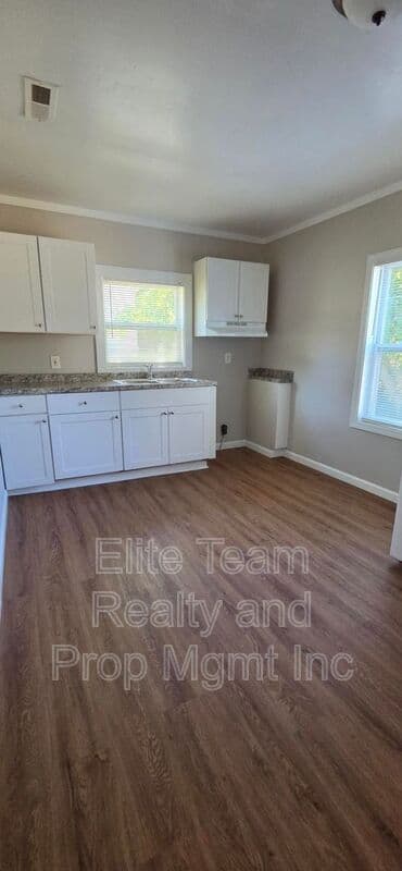 Kings mountain House: 916 Mountain Crest Dr